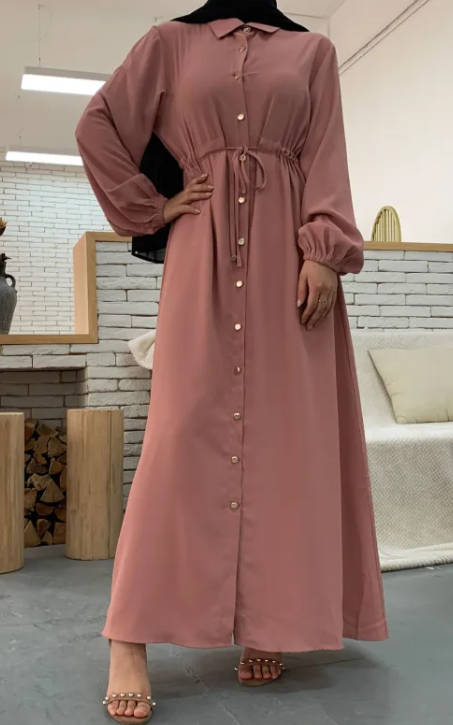 Full-button dress with a neat lapel